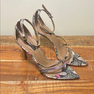 BCBG BCBGMAXAZRIA AVERY Multicolor SNAKE LEATHER HIGH HEEL SANDALS, Women’s 8.5